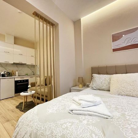 Aj Apartments, Hidden Gem In The Heart Of Тирана Екстериор снимка