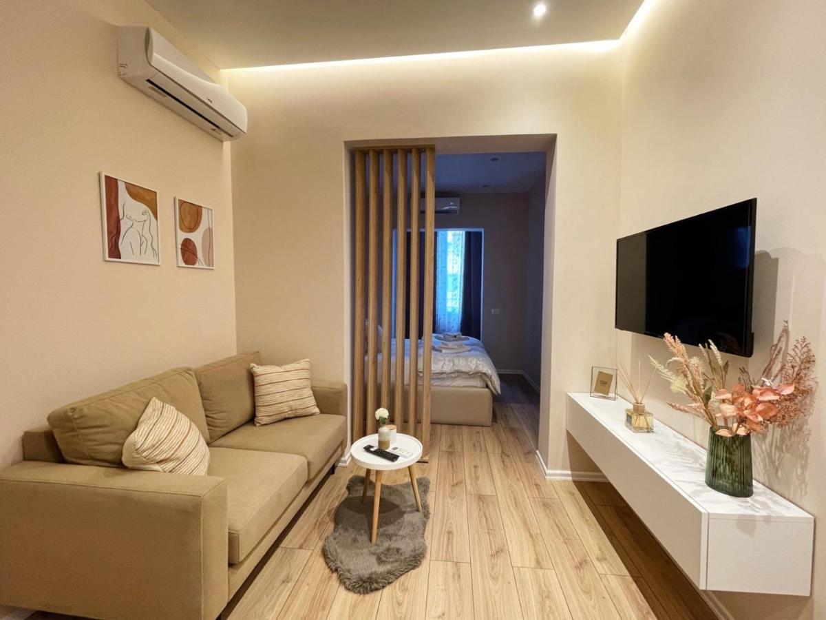 Aj Apartments, Hidden Gem In The Heart Of Тирана Екстериор снимка
